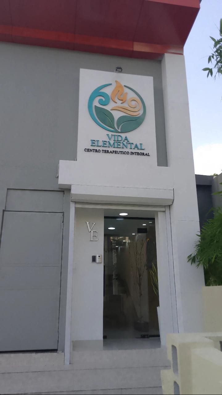 Entrada exterior del centro Vida Elemental